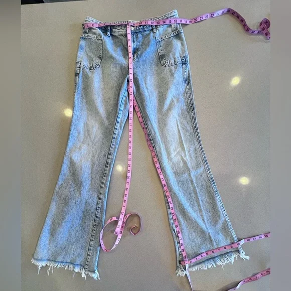 We The Free Izzy Flare Jeans Distressed Hem Blue Women's Size 30 - Picture 9 of 12